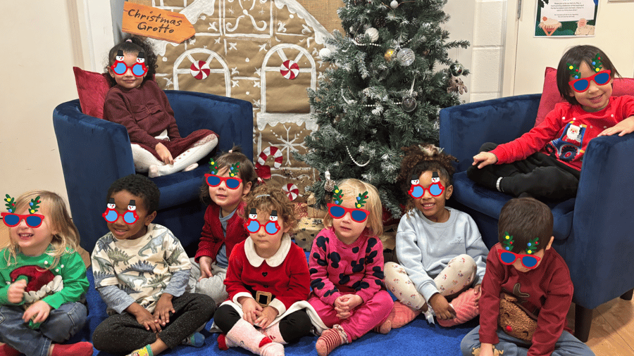 christmas jumper day - children with glasses (1920 x 1080 px)