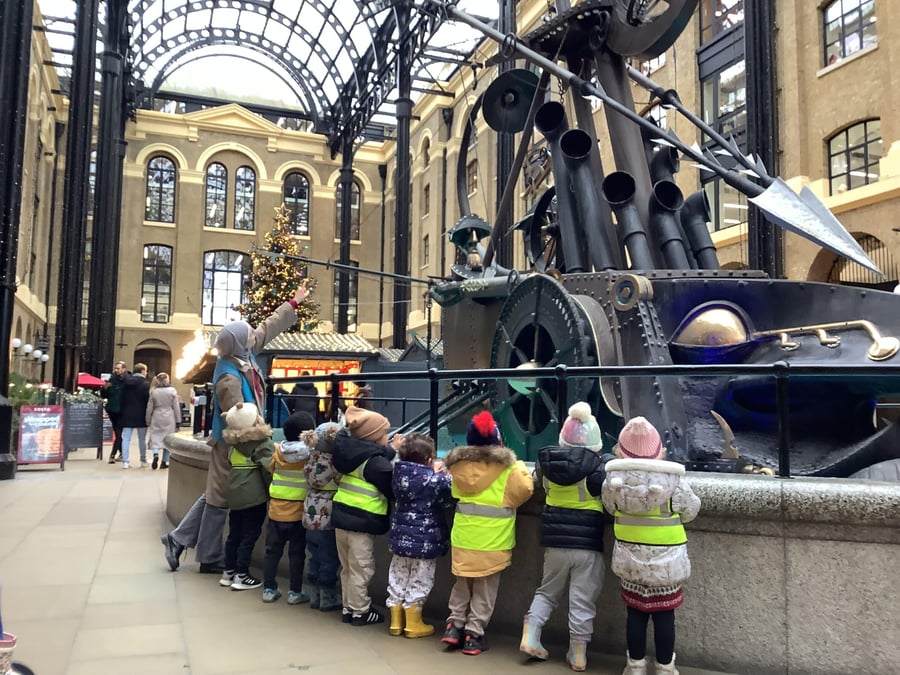 Hay’s Galeria - the navigators sculpture