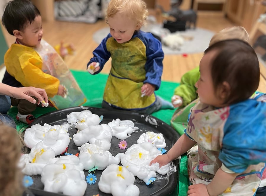 flower sensory activity - babies - April