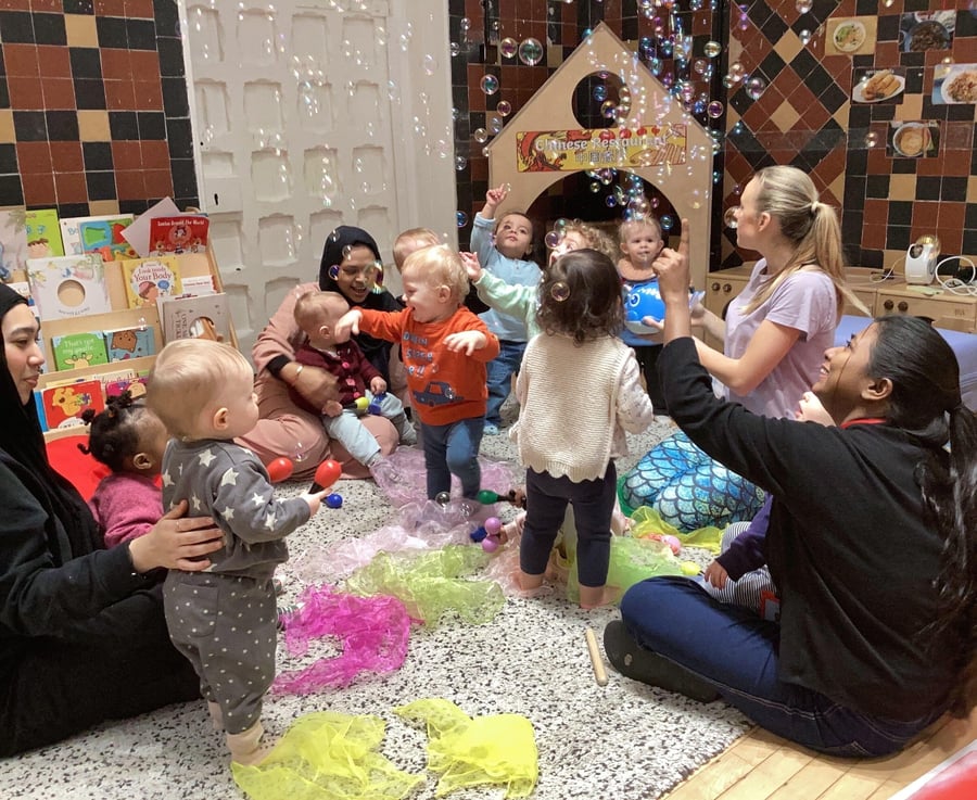 Mollys Mindful Movement - group of babies - bubbles